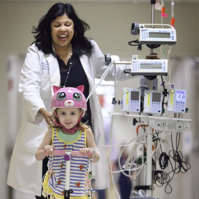 Critical care specialist Sapna Kudchadkar with 4-year-old patient, Avery Doehne. 